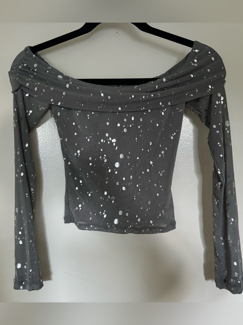 MOTEL Off-Shoulder Gray with sparkles top